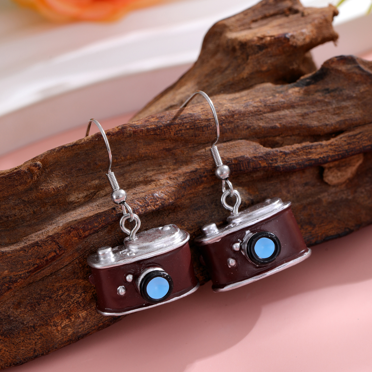 Retro Cute Camera Earrings Int - Photography Interest のレビューと価格
