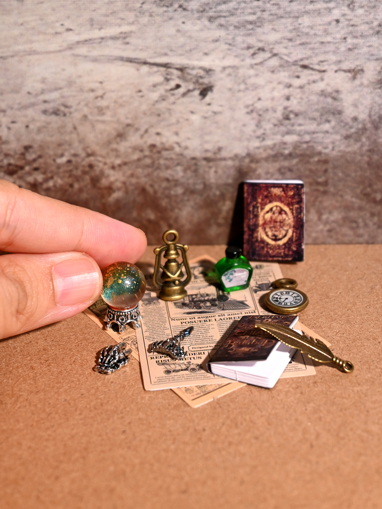 Miniature Replica Magic Vintag - Photography Of Book のレビューと価格